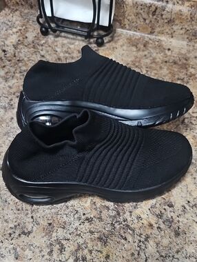Women's Slip-On Knit Sneakers in Black
